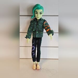 2022 Deuce Gorgon G3 Monster High Core Signature Doll Denim Jacket Green Unboxed